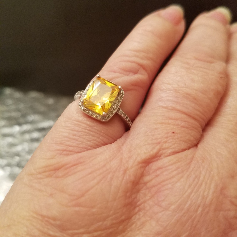 NEW - SIZE 6/7. FANTASTIC YELLOW AMETHYST RING
